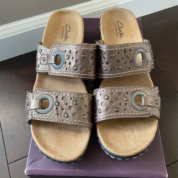 Clarks Pewter Sandals - Picture 1 of 8